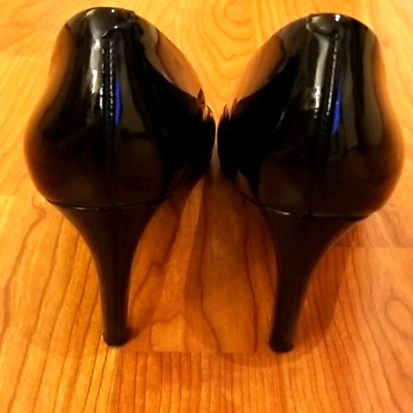 Via Spiga Patent Leather Heels - Picture 3 of 7